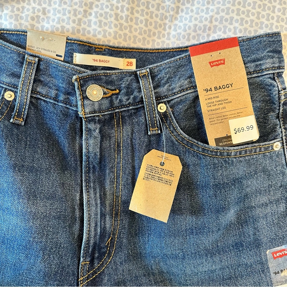 NWT Levi’s 94 Baggy size 28
